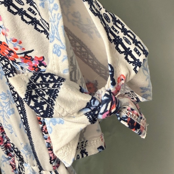 Adorable girls romper size 4 - Picture 3 of 7